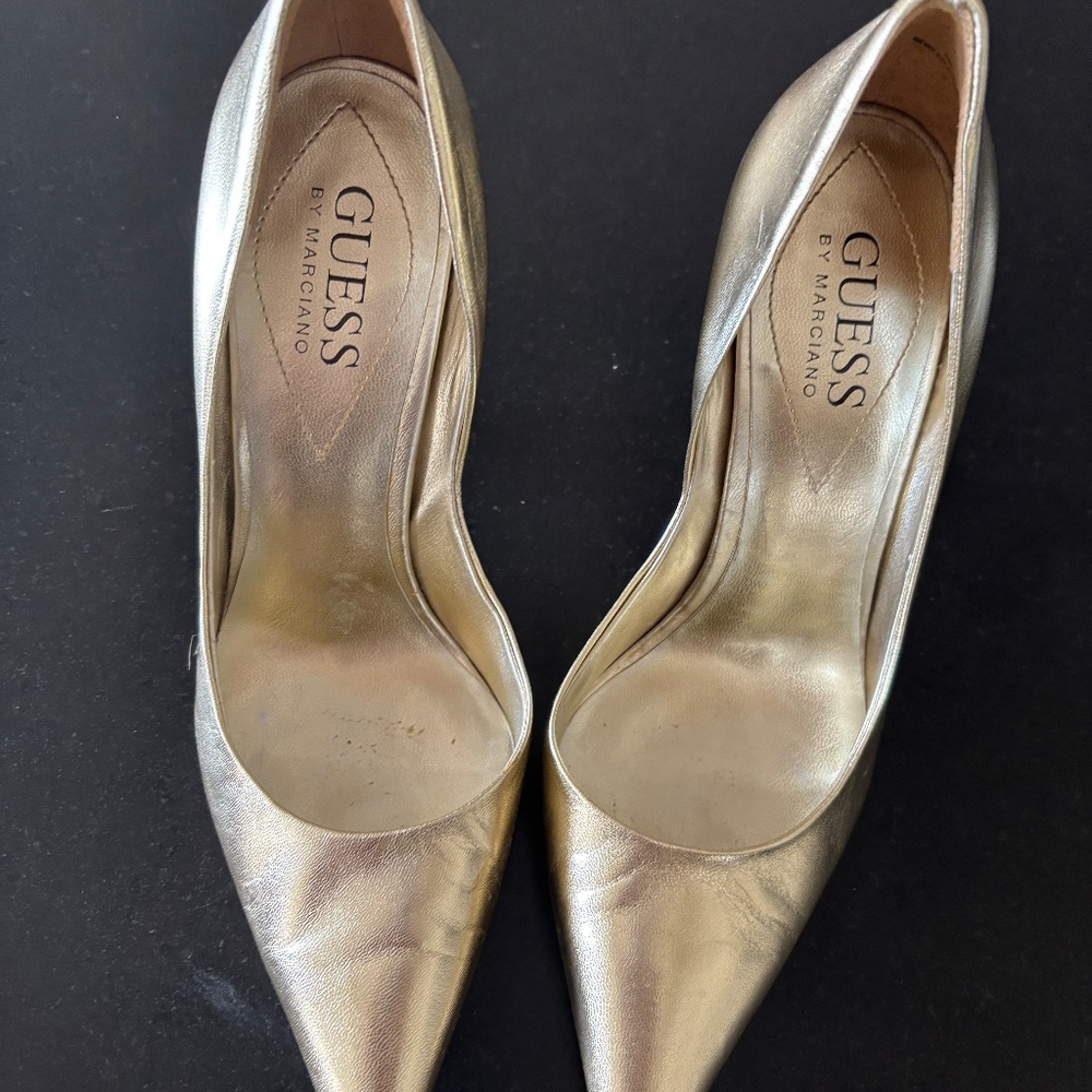 Size 7.5 (Medium Width) Gild/gold  Marciano 3.5" high Classic Leather Pumps